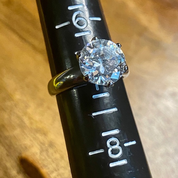 Jewelry - Classic Solitaire Prong/Claw CZ 18KGE Ring 💍